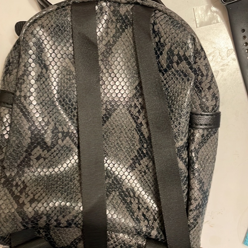 Small backpack - Picture 2 of 7
